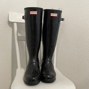 Black hunter boots